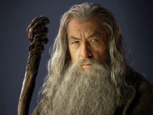 Ian McKellen interpreta Gandalf “il Grigio” nell'adattamento cinematografico, realizzato da Peter Jackson, de Lo Hobbit e de Il Signore degli Anelli, i romanzi fantasy dello scrittore inglese J. R. R. Tolkien.