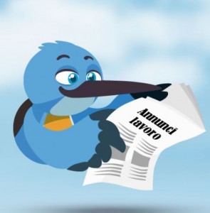 Un uccellino azzurro animato è il personaggio scelto per illustrare il portale "Trovo il mio lavoro". Nell’immagine in quesitone l’uccellino consulta gli annunci di lavoro.