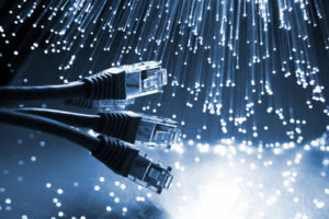 Alcuni cavi per il collegamento alla rete Internet.