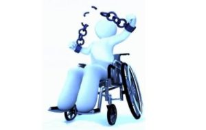 Disegno di una persona con disabilità motoria con le catene ai polsi.