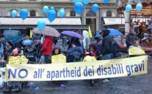 Una manifestazione di persone con disabilità a Firenze, promossa nel mese di novembre dello scorso anno, nell’àmbito della rete Liberi di Fare.