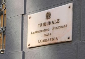 La targa del TAR della Lombardia (Tribunale Amministrativo Regionale).