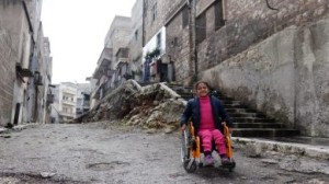 Hannah è una bambina divenuta disabile in Siria, dopo un bombardamento ad Aleppo (foto di Ufficio Stampa Unicef).