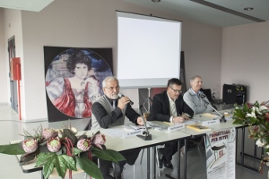 Un momento del seminario. Il tavolo dei relatori (da sinistra): Angelo Giuntinelli, Silvano Crecchi e Stefan Von Prondzinski 